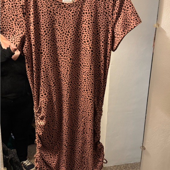 Leopard Print Ruched Dress - Picture 2 of 6